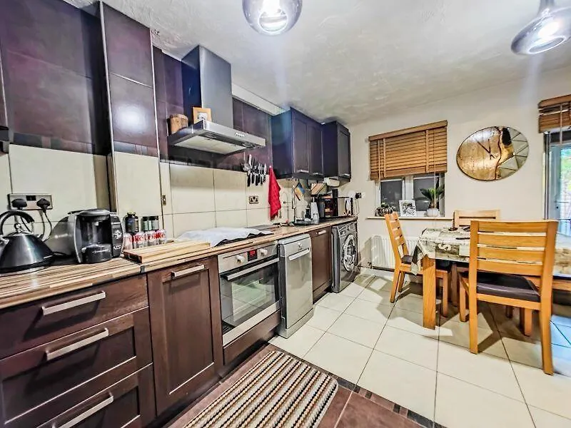 Zenwood Room Thamesmead  Thamesmead (Greater London)